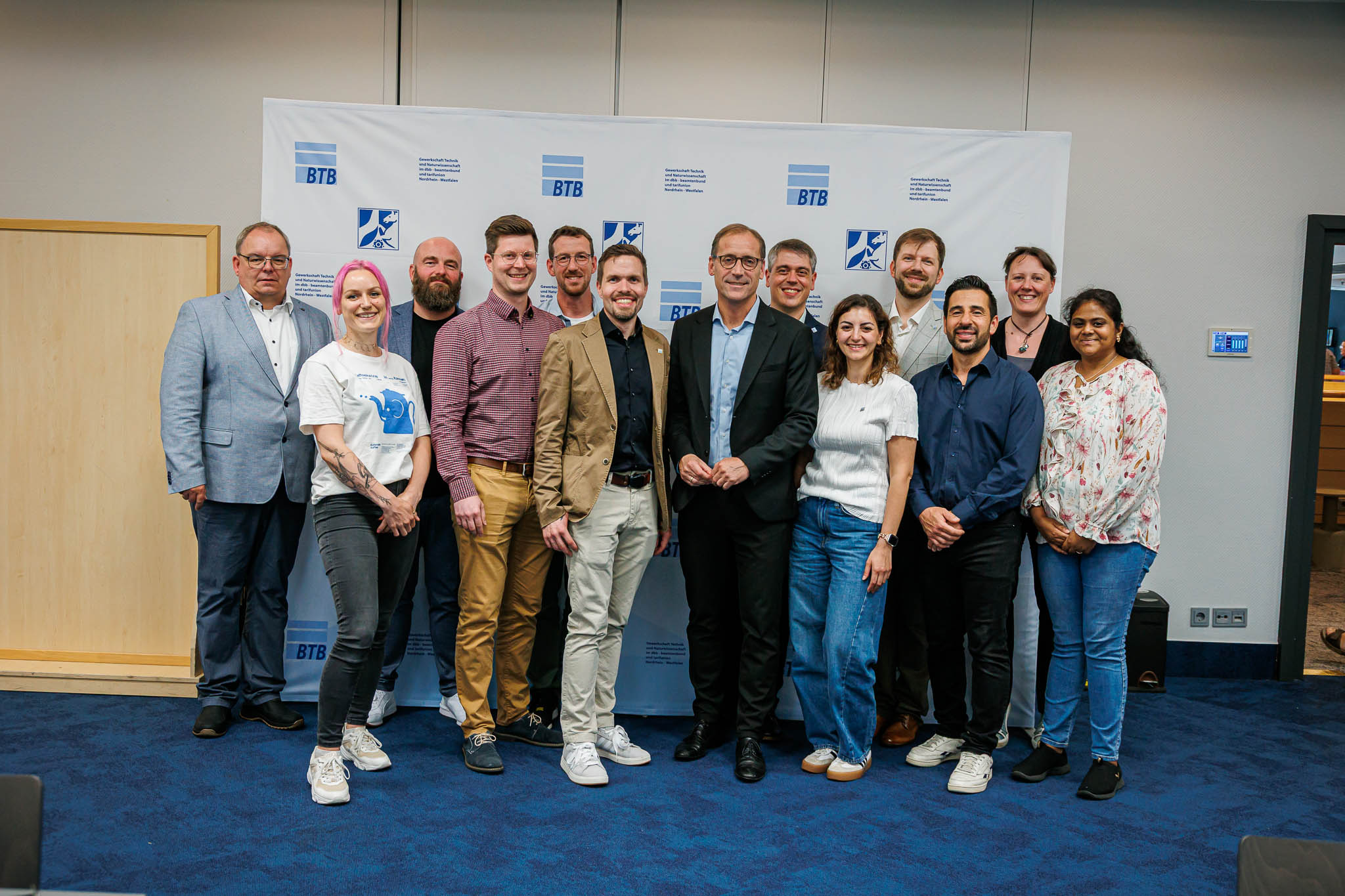 Gruppenbild mit neuer und alter Fachgruppenleitung
